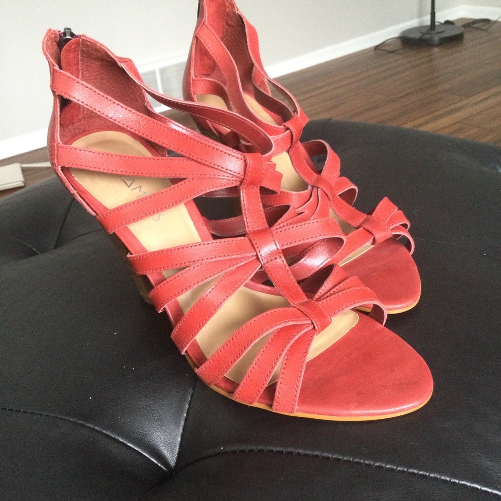 Pyramidis shoes
